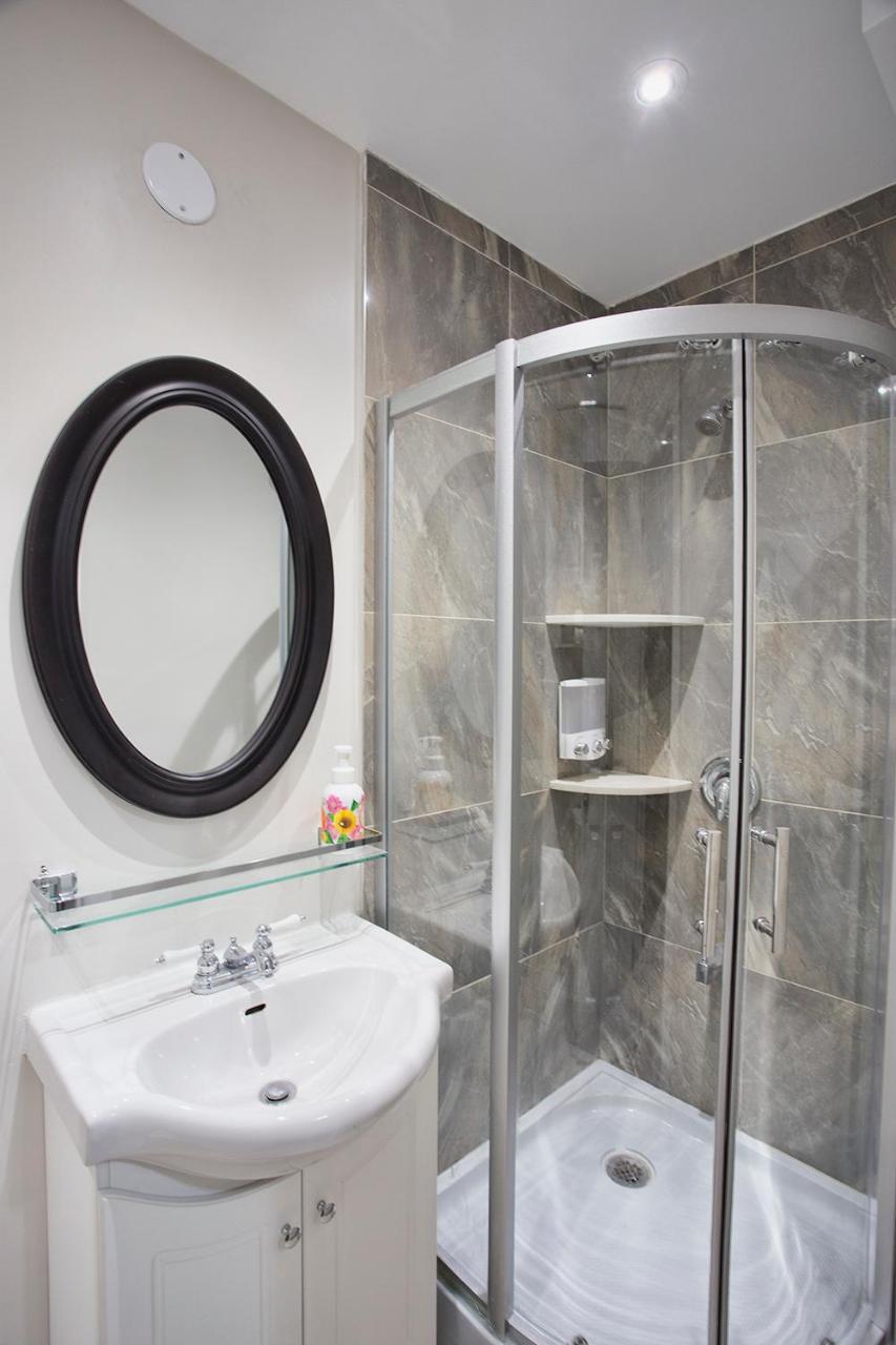 Toronto Rooms And Suites المظهر الخارجي الصورة