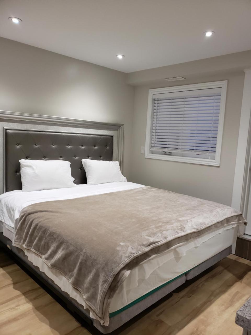 Toronto Rooms And Suites المظهر الخارجي الصورة